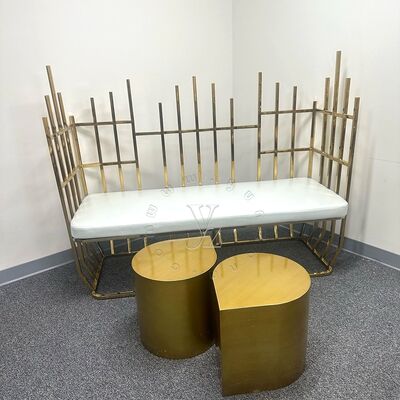 Dobra cena Luksusowy królewski tron dla królowej i króla, nowoczesne krzesło do jadalni ze stali nierdzewnej na wesele, stylowy tron dla panny młodej i pana młodego ze stali w Internecie