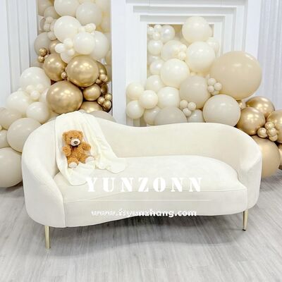 Dobra cena Elegantna minimalistyczna kanapa ze stali nierdzewnej do salonu hotelowego Nowoczesny styl do barów dla par i ślubów w Internecie