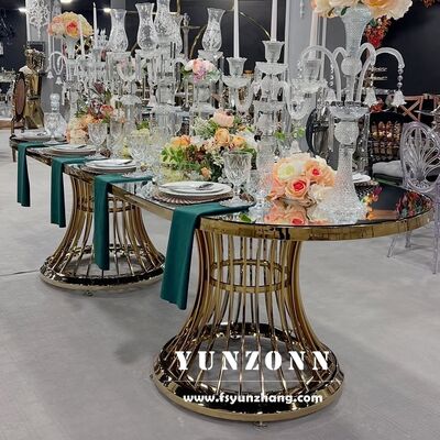 Dobra cena Luksusowy złoty stolik ślubny ze stali nierdzewnej Szkło Stolik jadalny do hotelowego użytku Elegantne meble na imprezy w Internecie