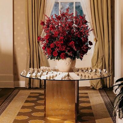 Dobra cena Okrągły stół Wiltshire ze szkłem hartowanym i podstawą ze stali nierdzewnej, nowoczesny design do zastosowań hotelowych i jadalnianych w Internecie