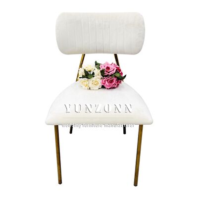 Dobra cena Luksusowe krzesło jadalne z złotymi metalowymi nogami Miękkie plecy tapicerowane aksamitną tkaniną dla hoteli Kawiarnie Śluby Do użytku na zewnątrz w Internecie