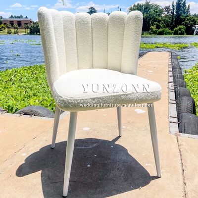 Dobra cena Hurtownia Biały Fotel Lounge z Aksamitu Teddy Elegancka Dekoracja Weselna i Eventowa ze Stali Nierdzewnej dla Hoteli w Internecie