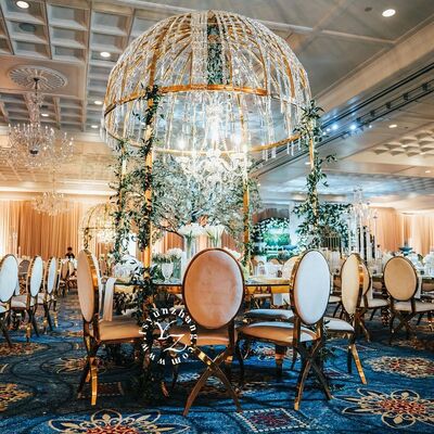 Dobra cena Nowoczesny luksusowy kryształowy stół jadalniany z kopułą, rama ze stali nierdzewnej, metalowy, hotele, wesela, restauracje zewnętrzne, bankiety w Internecie